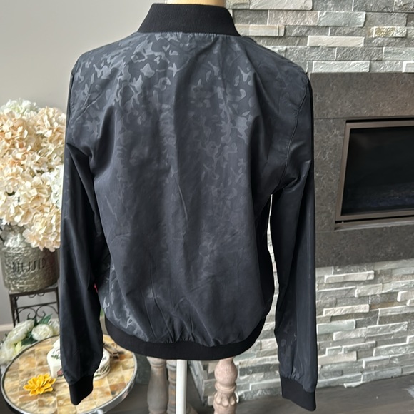 Superdry Warmup Jacket Size Medium. Shimmery Gray and black leopard.New w/o tags - Picture 3 of 5